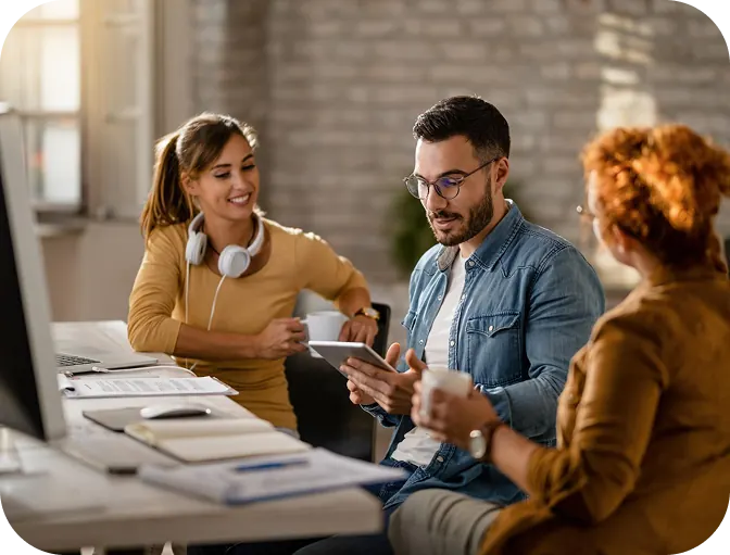 Equipo de profesionales trabajando